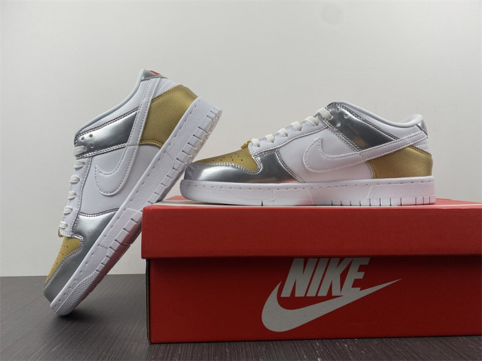 Dunk Low Heirloom (W) - DH4403-700