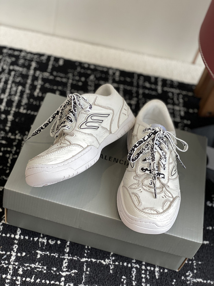 BL Hamptons Worn-Out  -COPSHOE BL - WO 04