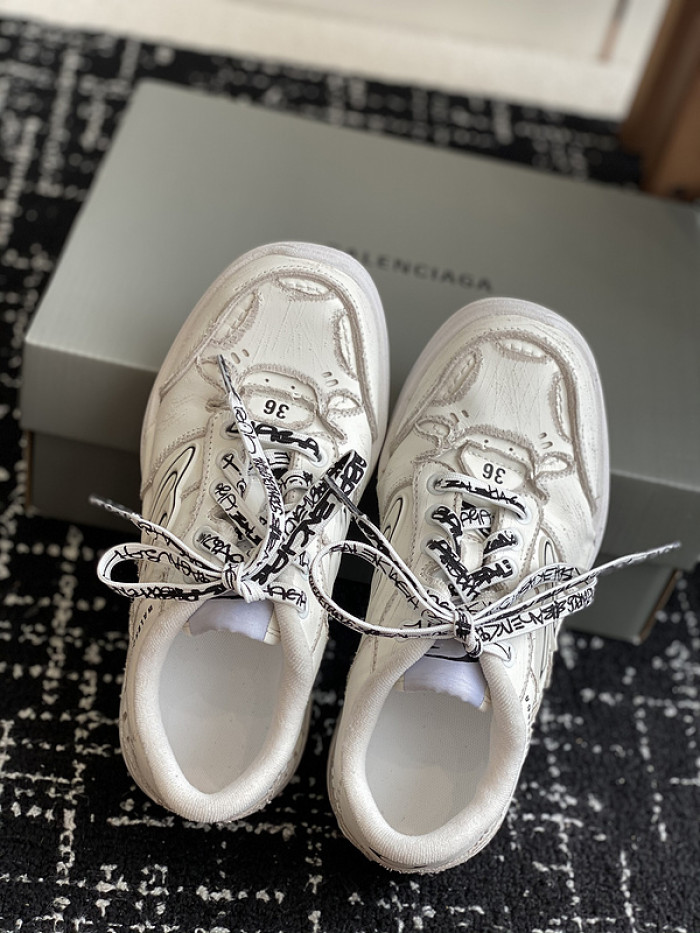 BL Hamptons Worn-Out  -COPSHOE BL - WO 04