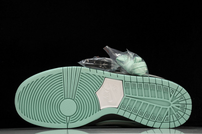Concepts x TIFFANY CO. x Nike SB Dunk Low  bv1310-402