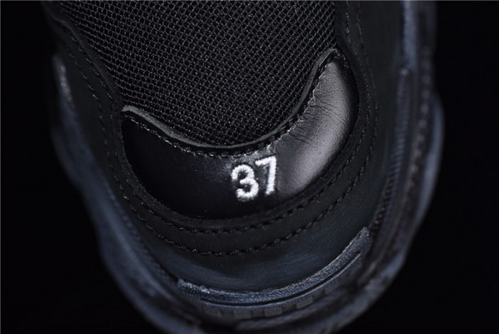 BL Triple S Trainer 