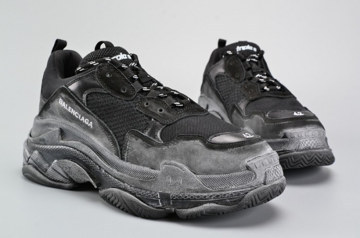 BL BLACK TRIPLE S TRAINER W06G01001